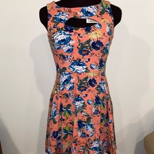 Classy Foral Dress with Cutouts !
